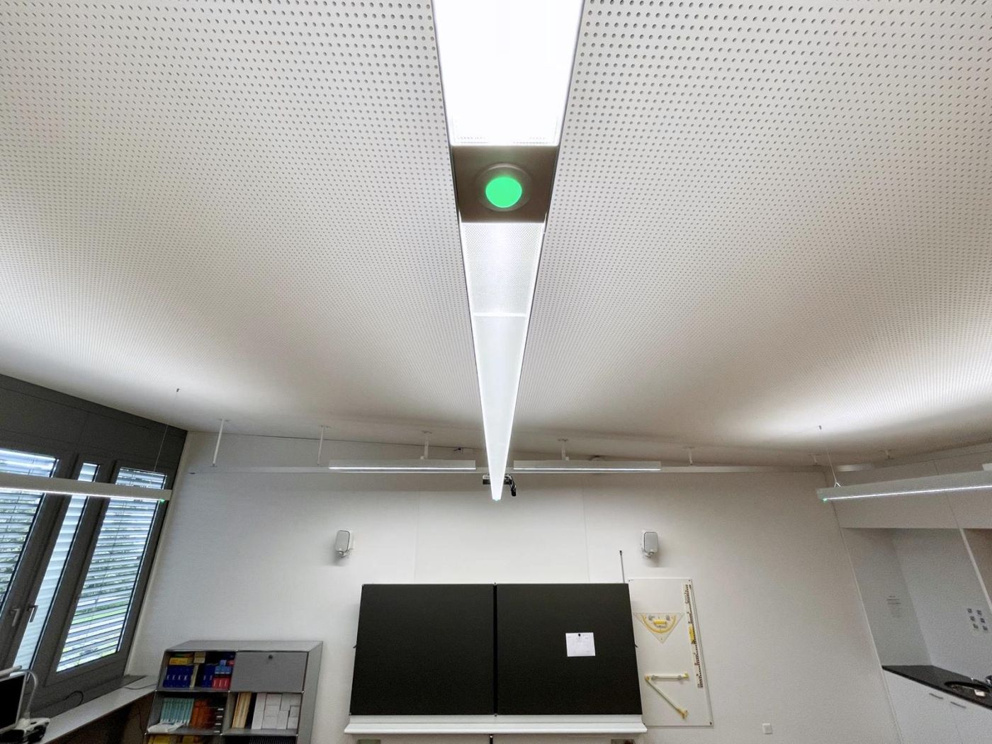 École secondaire Sennweid : Luminaire à commande intelligente intégrée de l’éclairage