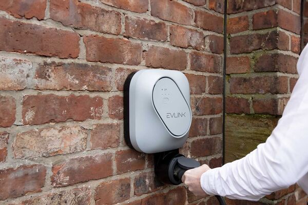 La borne de recharge électrique Core simplifie l’installation