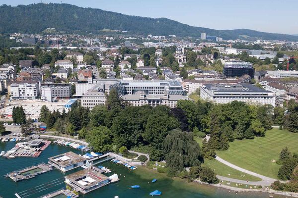 une vue aérienne de plusieurs bâtiment dans le secteur de Zürich
