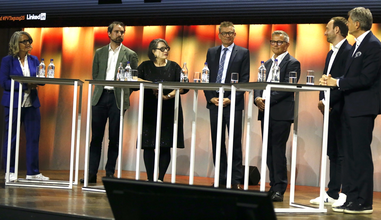 Photo de la table ronde du congrès photovoltaïque Swissolar 2025 Photo de la table ronde du congrès photovoltaïque Swissolar 2025