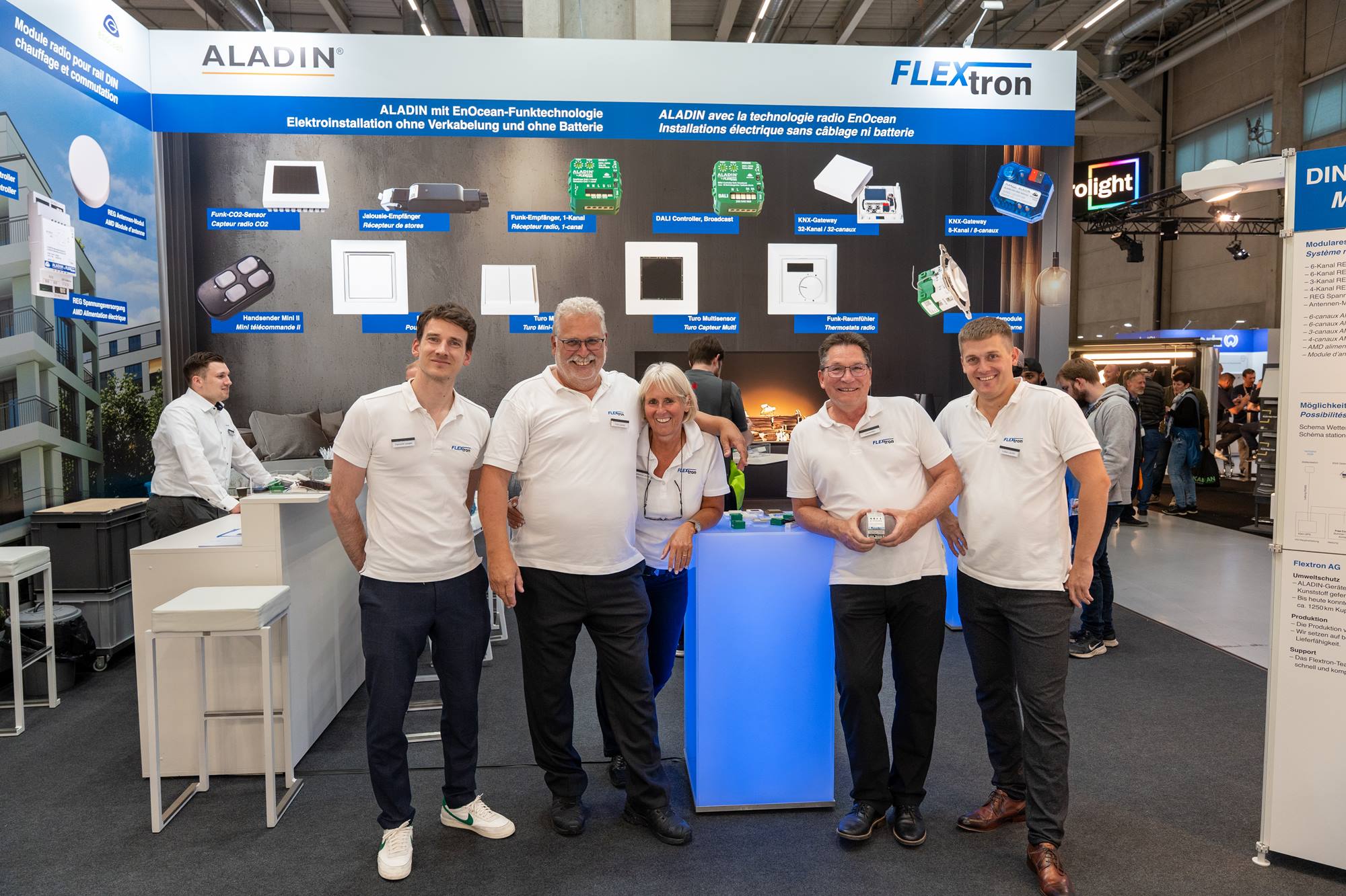 Ambiance « famille » chez Flextron, elle tourne autour du smart home