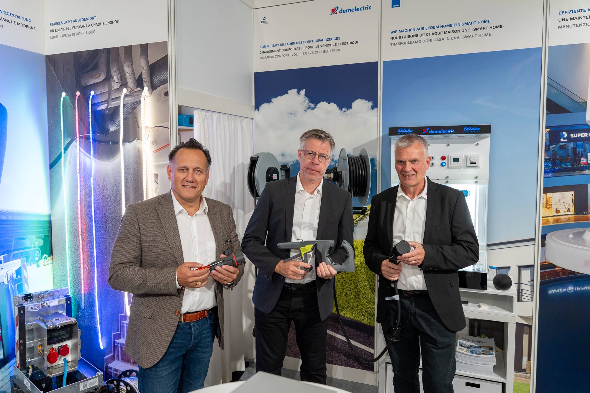 Chez Demelectric, Max Bassi (g) et son team montrent comment faciliter le travail sur le chantier