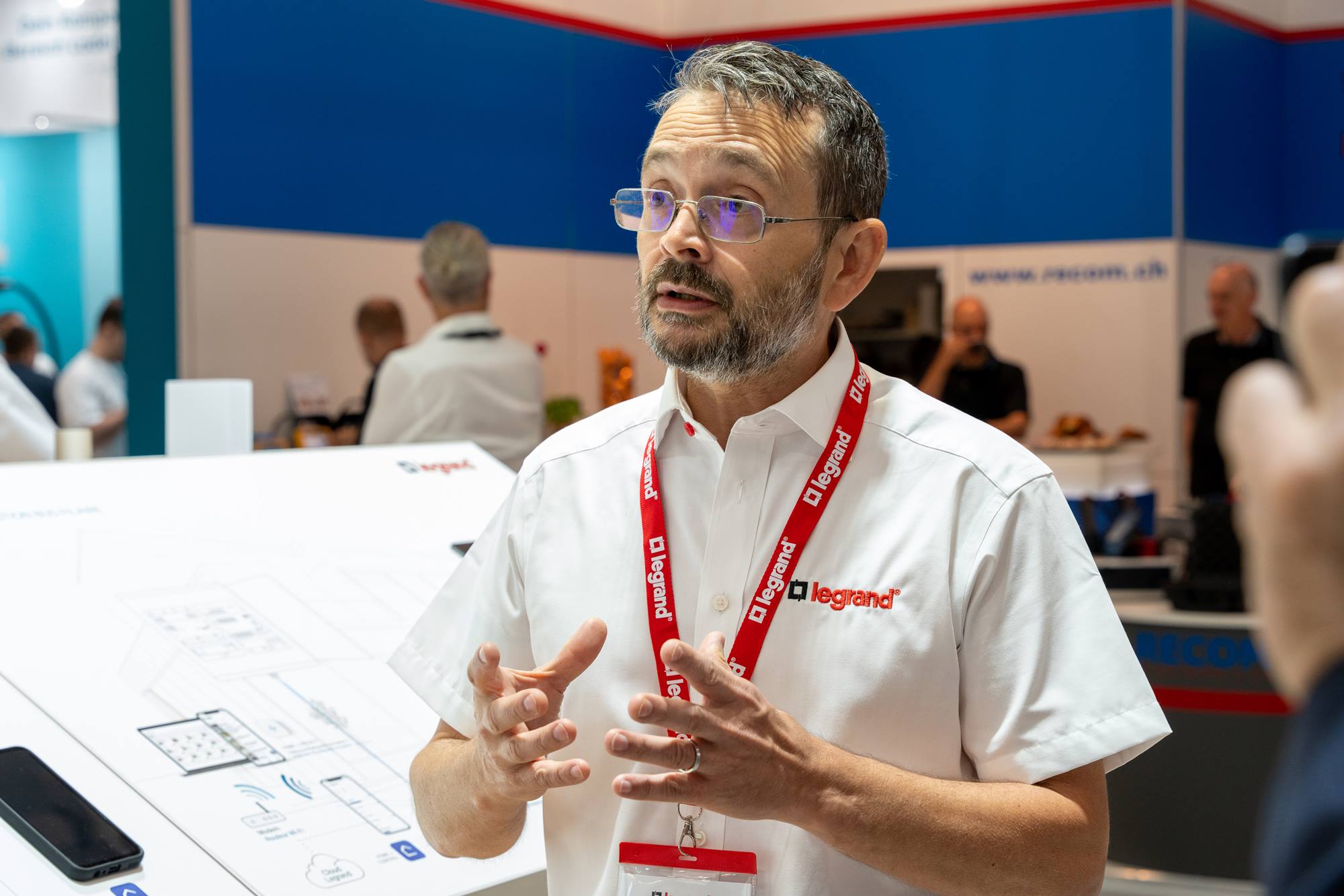 … avec 4 domaines phares : data centers, électromobilité, énergie et interphonie, présentés par  Juan-Carlos Rodriguez